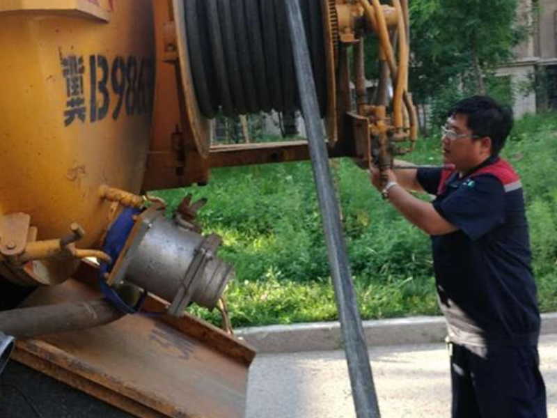 昆明金实社区专业管道疏通清理化粪池抽粪清理隔油池清沟抽泥浆