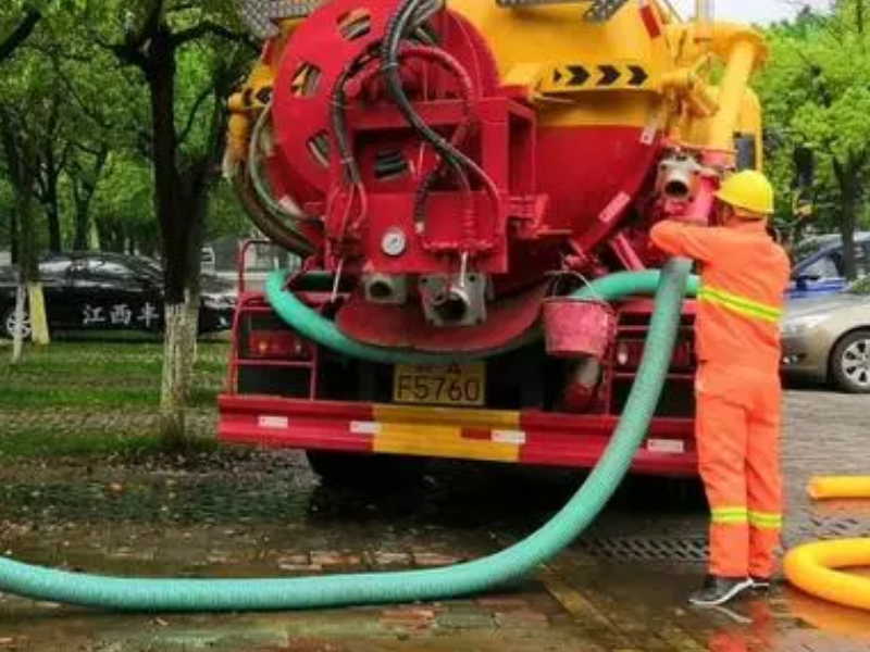 昆明机场附近专业抽化粪池化粪池清理高压车疏通管道
