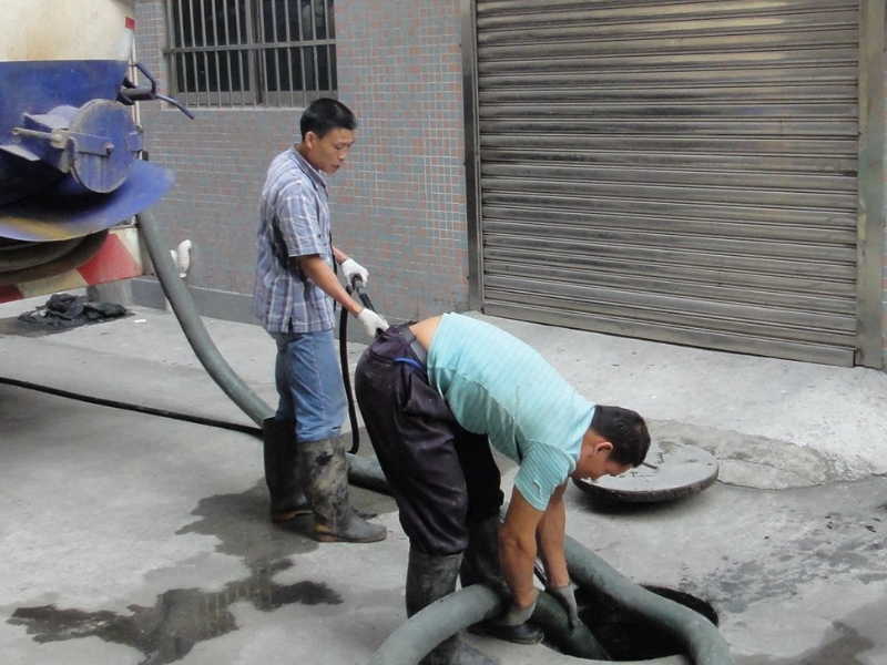 汉城路昆明路东二环清理化粪池高压清洗汽车抽粪打捞